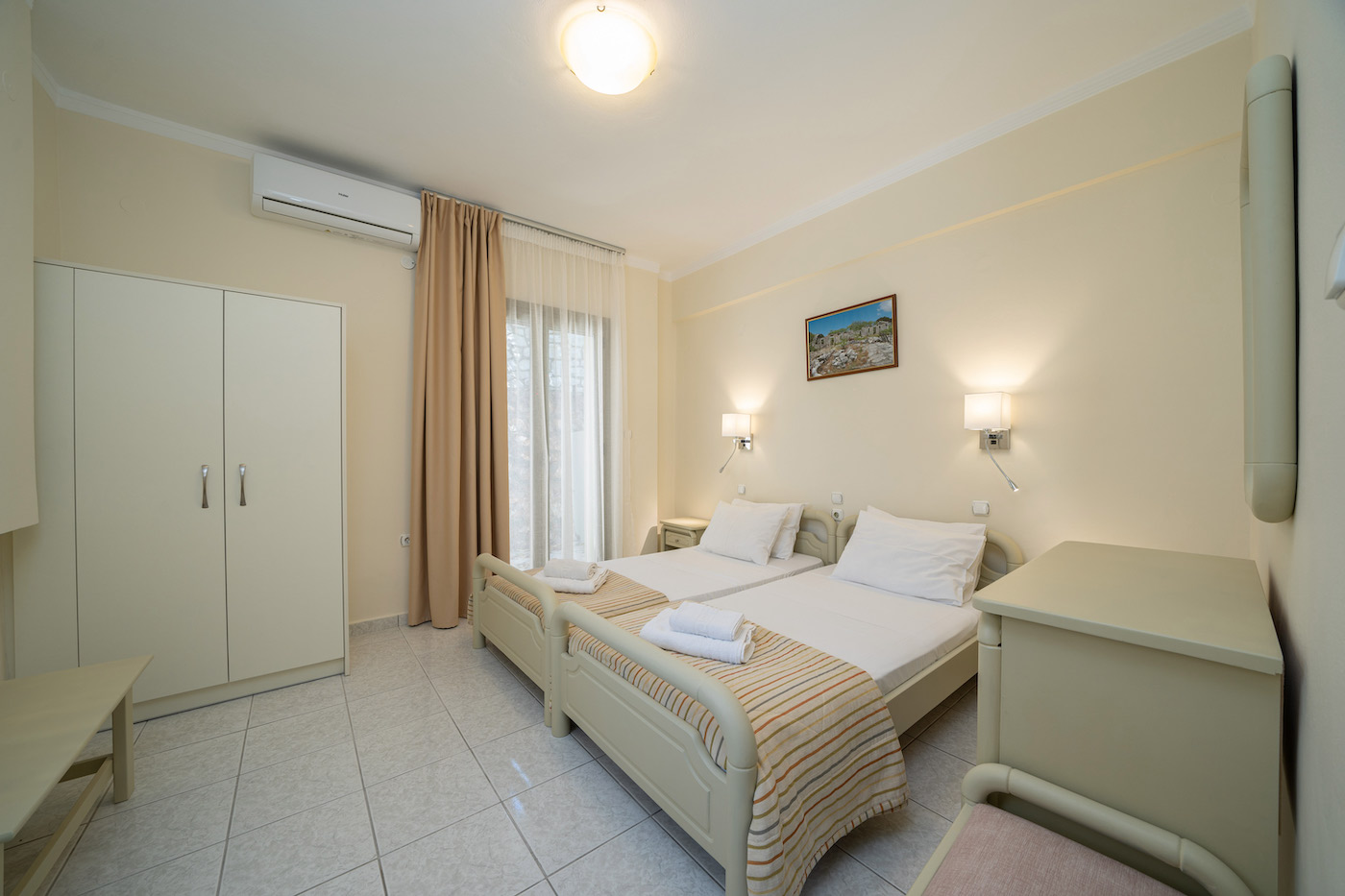 Kefalonia Studios and Apartments - Kefalonia Studios Agia Efimia - Makis Apartments Agia Efimia Kefalonia - Kefalonia Hotel Agia Efimia - Hotels in Agia Efimia Kefalonia